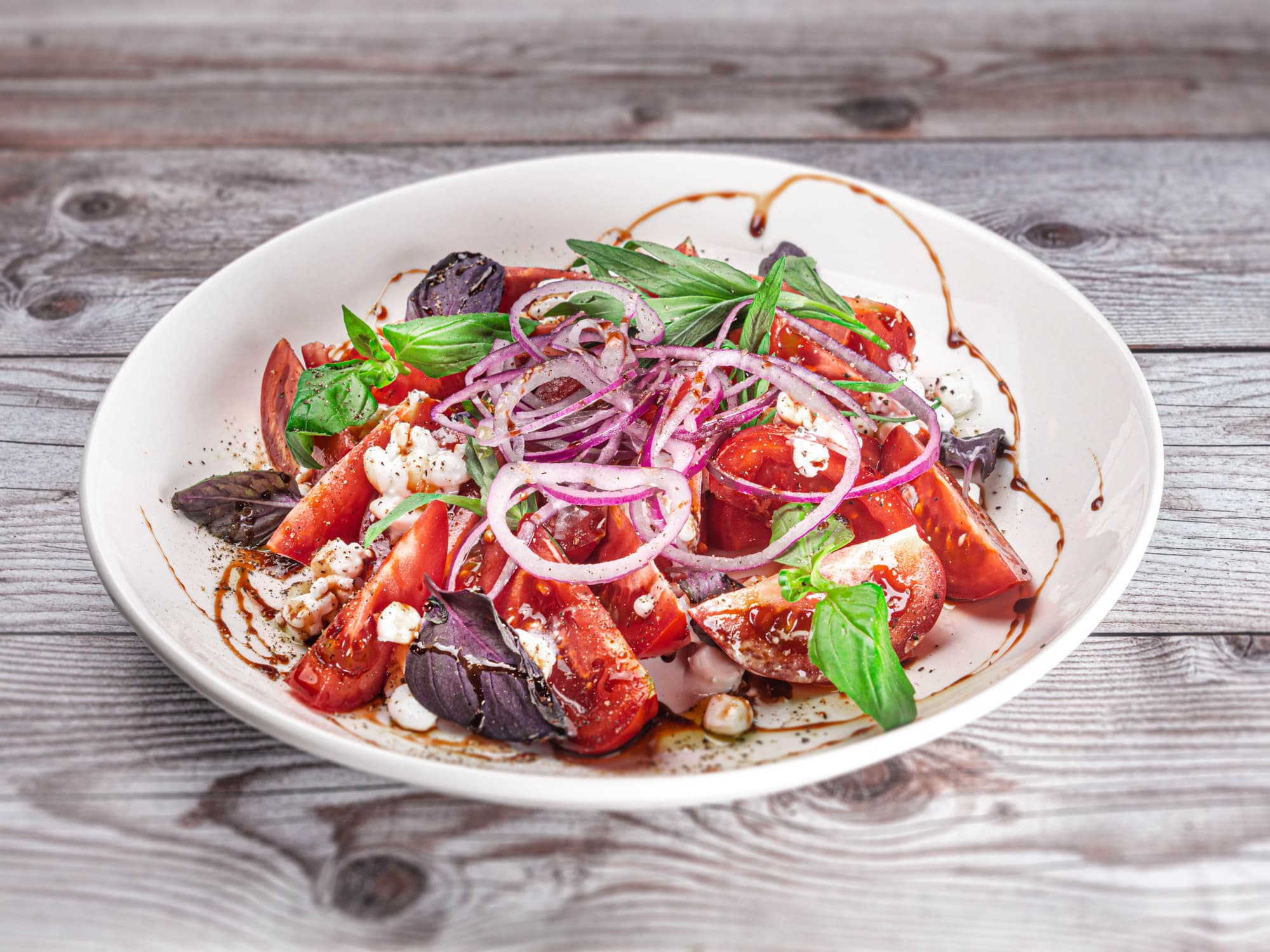 (Меню зала) Салат из авокадо, креветок томатов